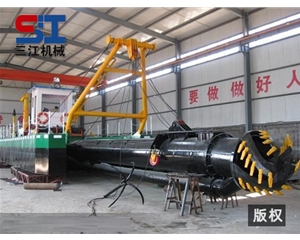 制造中的绞吸式挖泥船