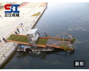 割草船