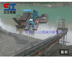 重庆嘉陵江挖沙船